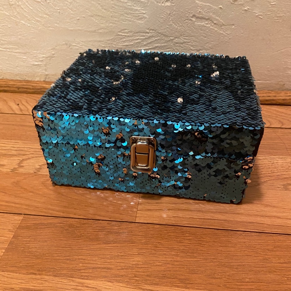 🛑Sequence Shimmering jewelry box